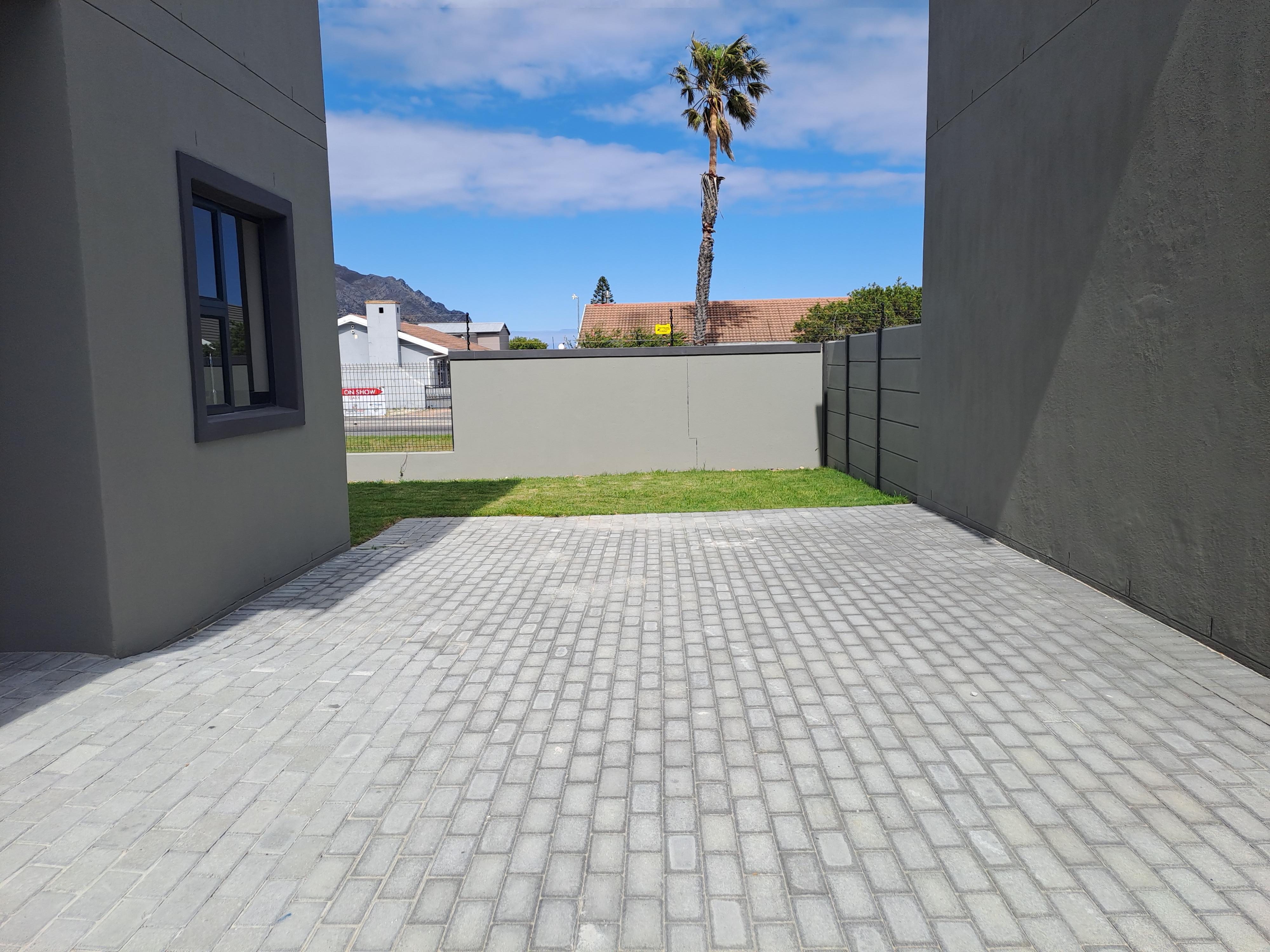 3 Bedroom Property for Sale in Sea Breeze Western Cape